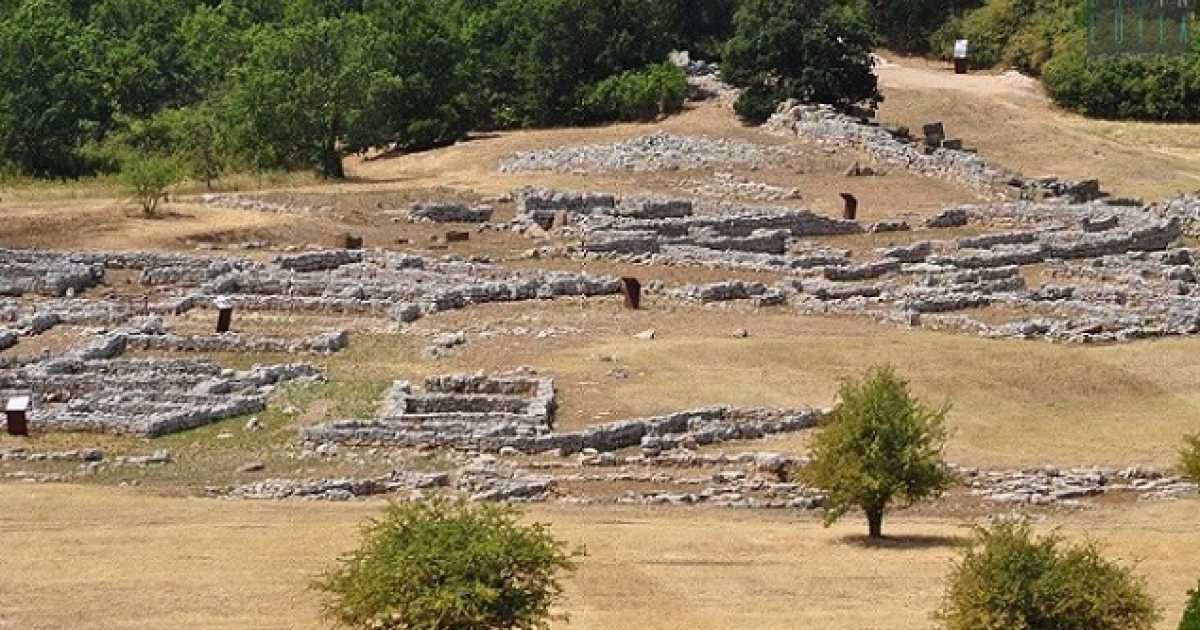 Parchi archeologici, chiesette e "canyon": i tesori di Monte Sannace e Monte Rotondo